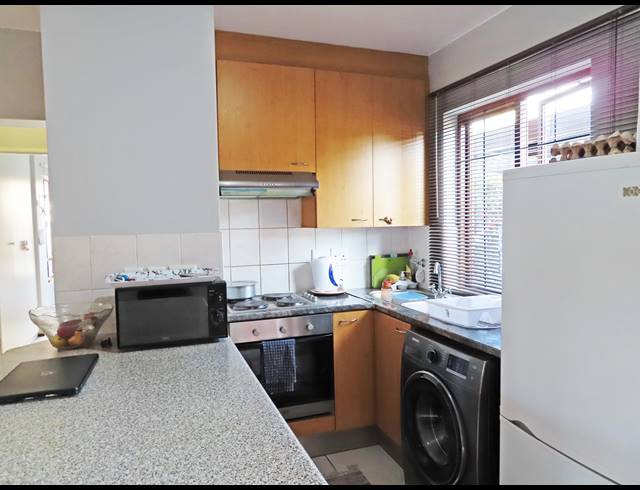 2 BEDROOM APARTMENT FOR SALE IN BRYANSTON